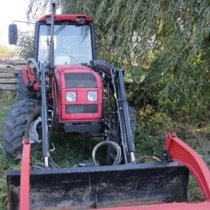 foto 84HP tractor Bělorus 920.4 with loader